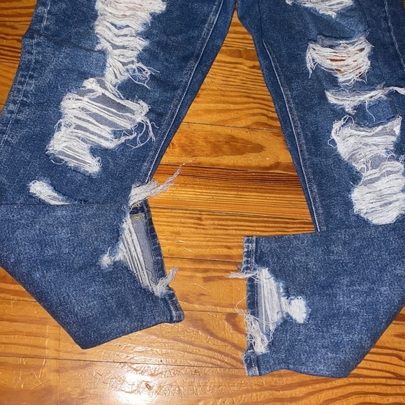 American Eagle mom jeans - Picture 3 of 5